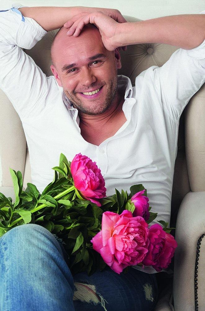 Сегодня артист получил немало цветов. Фото из архива "7 секретов"