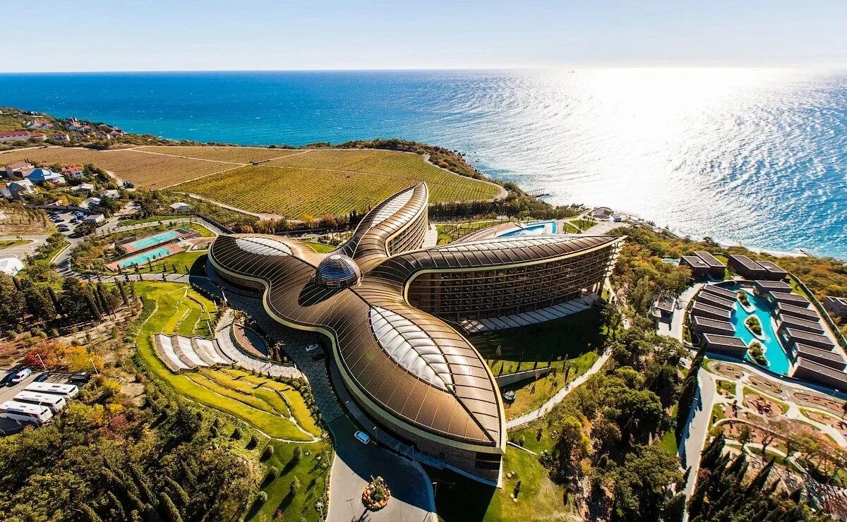    Летние туры на самый известный пятизвездочный курорт Крыма можно купить по цене 2025 года