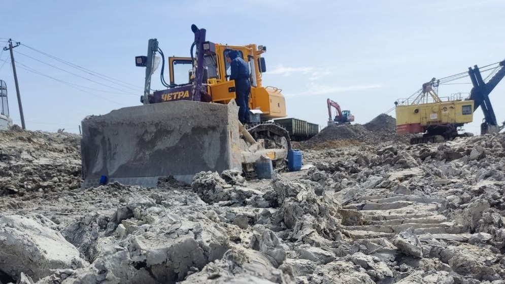 Бульдозер ЧЕТРА. Техническое обслуживание специалистами "АСМ-Ресурс".