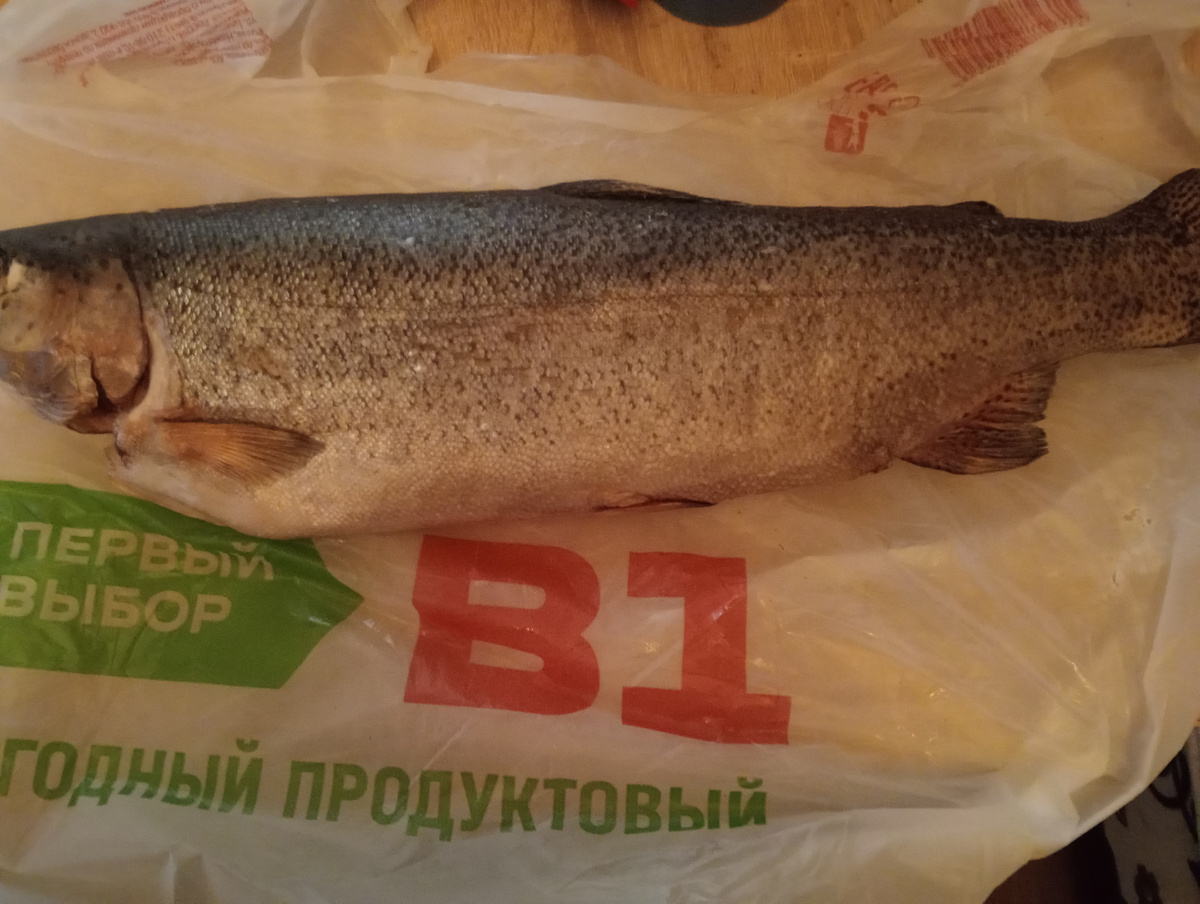 У неё были какие-то звёздочки,и вместо 1200 ей эта рыба досталась за 699 за кг!