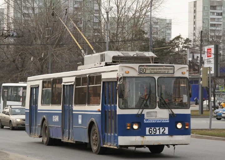 ЗиУ 682ГМ 6912 на метро Алтуфьево. Сейчас там скоростной коридор 