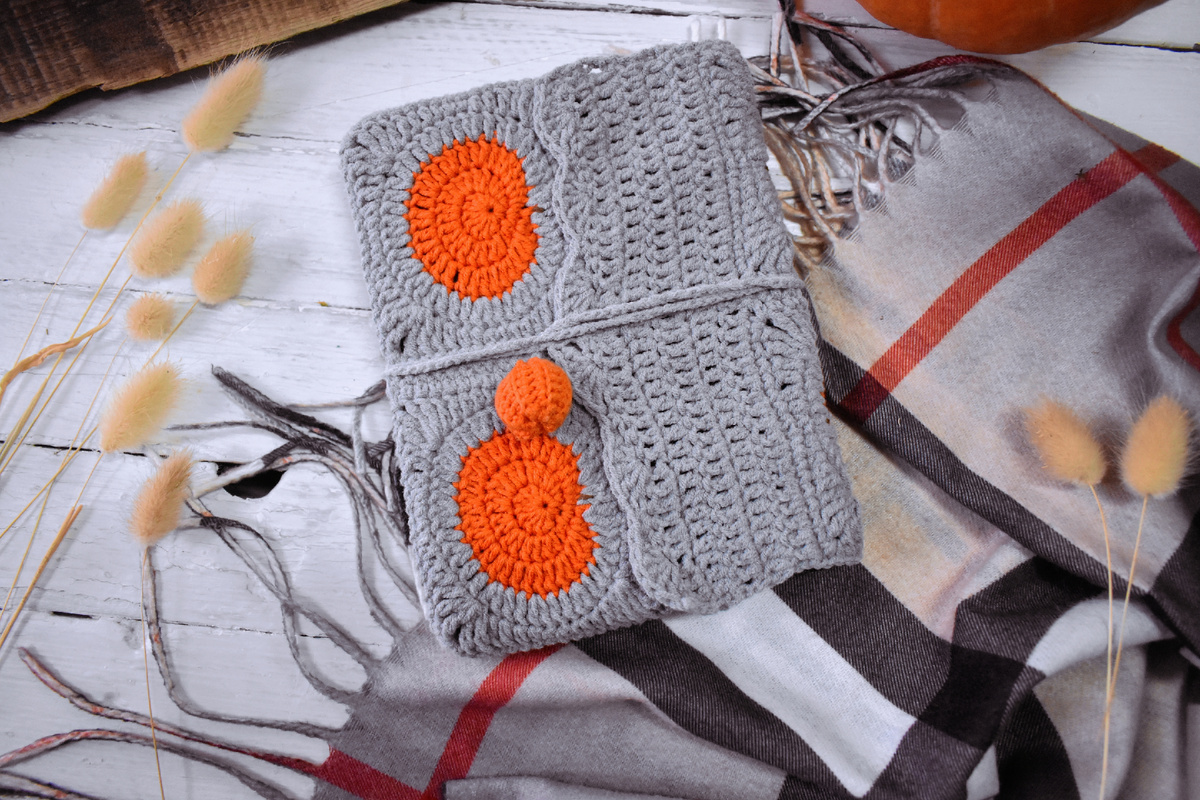 Как вязать крючком яркий чехол для электронной книги и планшета или сумочку