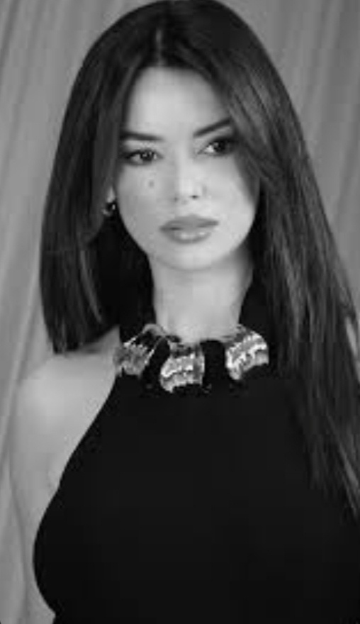 Турецкая актриса Серай Кая 