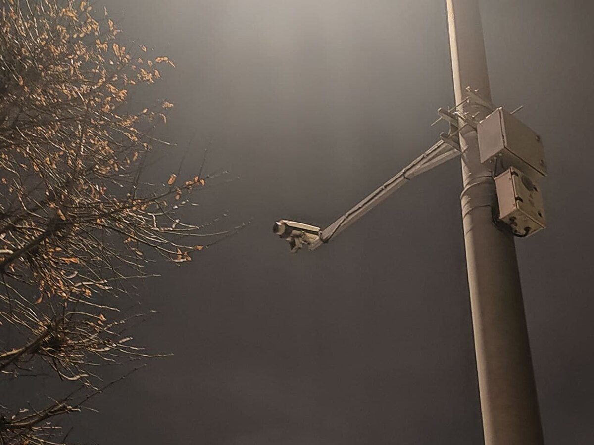   Дорожная камера на столбе