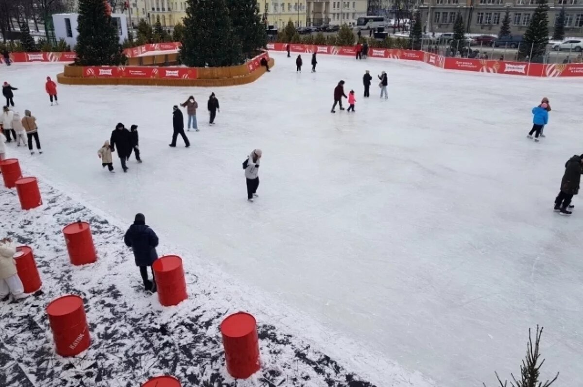    В Новом Уренгое строят два новых катка для зимнего отдыха