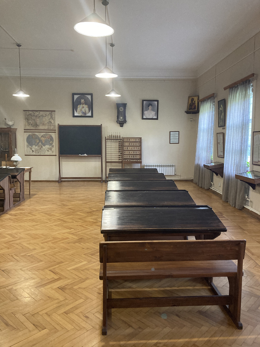 Воссозданные интерьеры школы. Можно представить, как учились в начала XX века