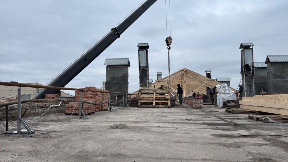    Восстановительные работы проводят в пострадавшем от огня доме в Оренбурге