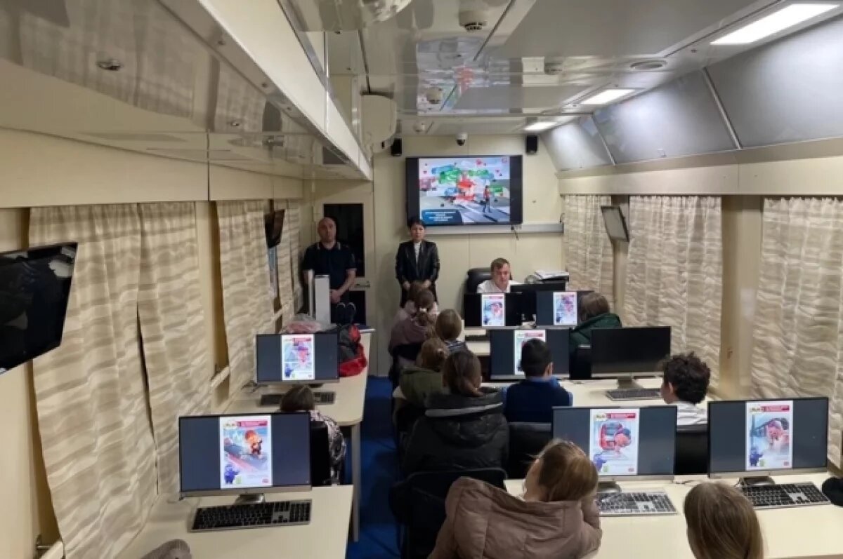    Омские школьники прошли уроки безопасности на железной дороге