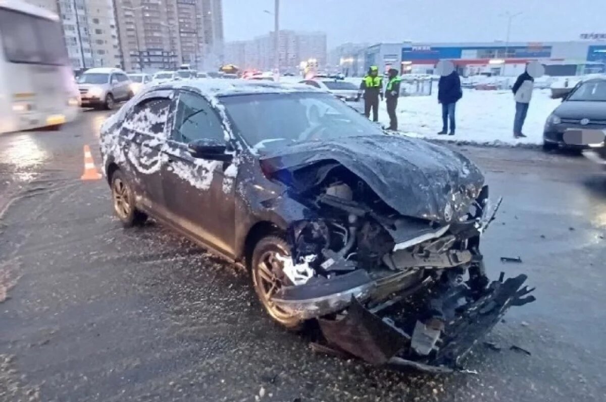    В Твери два авто столкнулись на перекрёстке, пострадала 6-летняя девочка