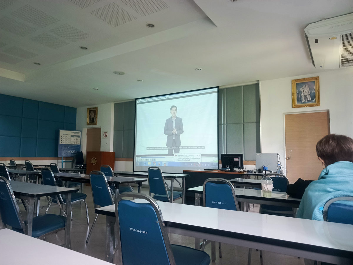 Здесь проходит обучение теории.