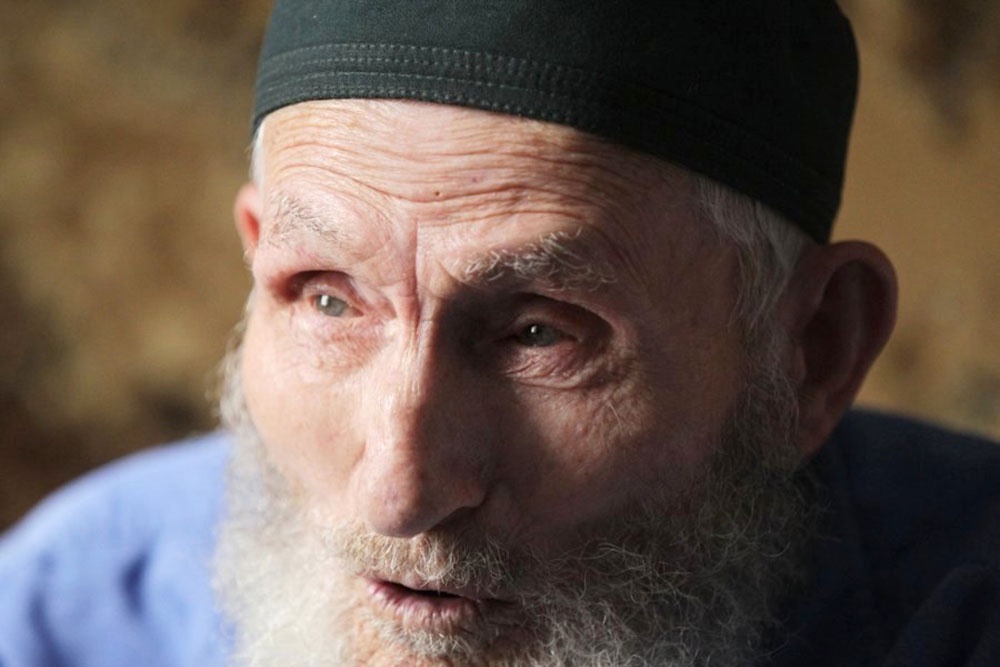    Магомед Лабазанов никогда не пил спиртного, не курил, питался всегда умеренно и рационально: молоком и молочными продуктами, сывороткой, кукурузными лепешками, овощами с огорода, фруктами и зеленью. / Фото: wikipedia.org