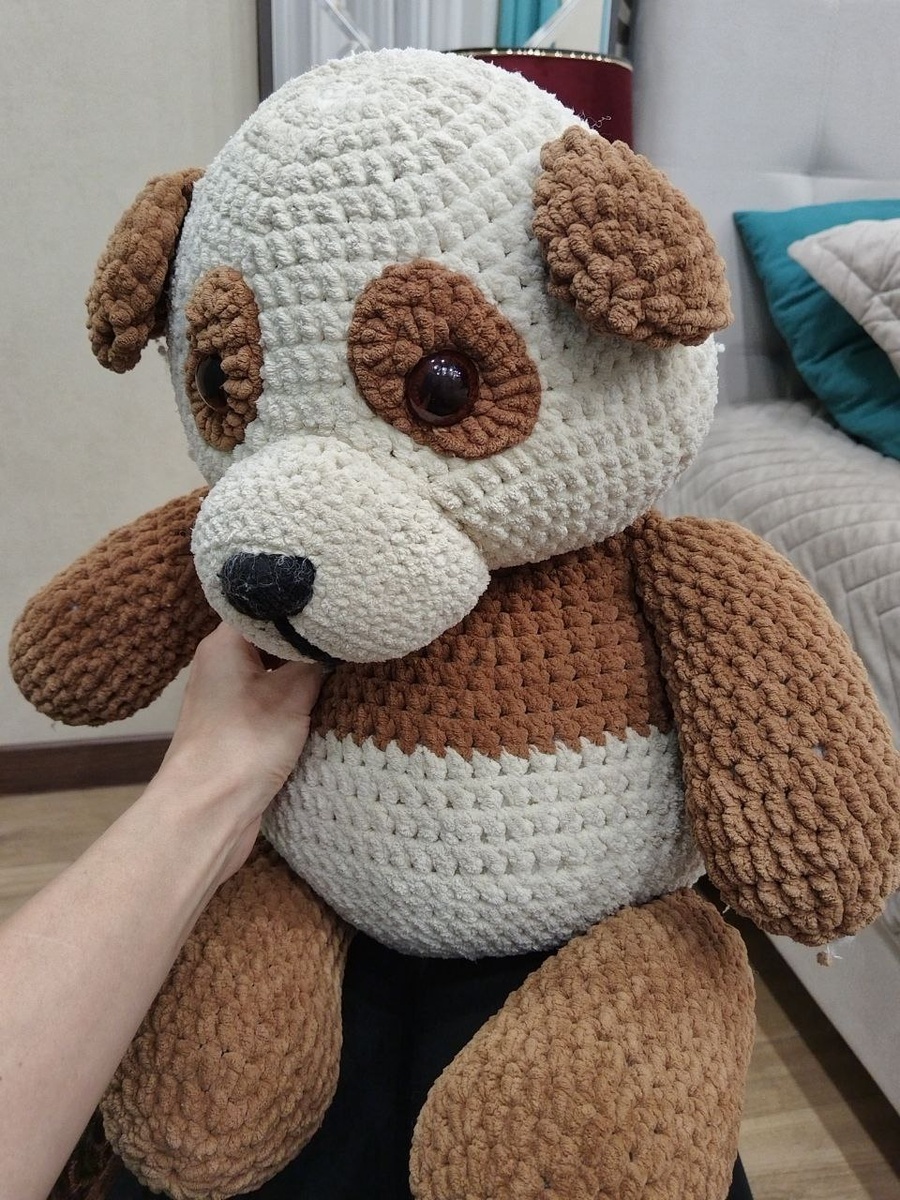 Одна из первых моих игрушек. Связана из плюшевой пряжи. Игрушку изрядно потрепала моя собака, когда случайно добралась до нее...