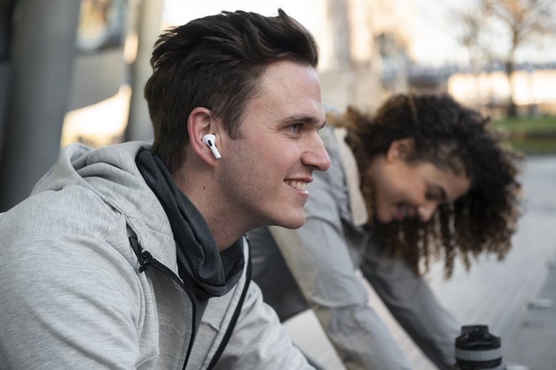 Лор Князьков: наушники-вкладыши в холодную погоду могут навредить здоровью