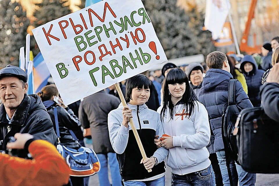 Воссоединению Крыма с Россией радовались не только на самом полуострове, но и по всей стране. На фото - набережная Саратова. Фото: Роман ЗЛОБИН