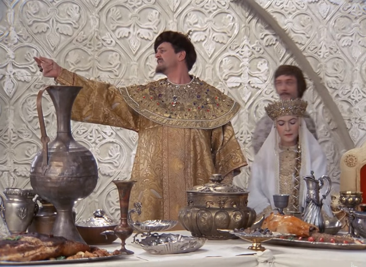 Царь Иоанн Васильевич Грозный за трапезой. Прямой репортаж.