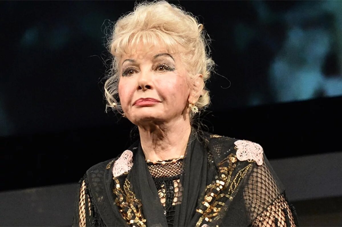    В последнее время Валентина Дмитриевна болела, в театре не появлялась.