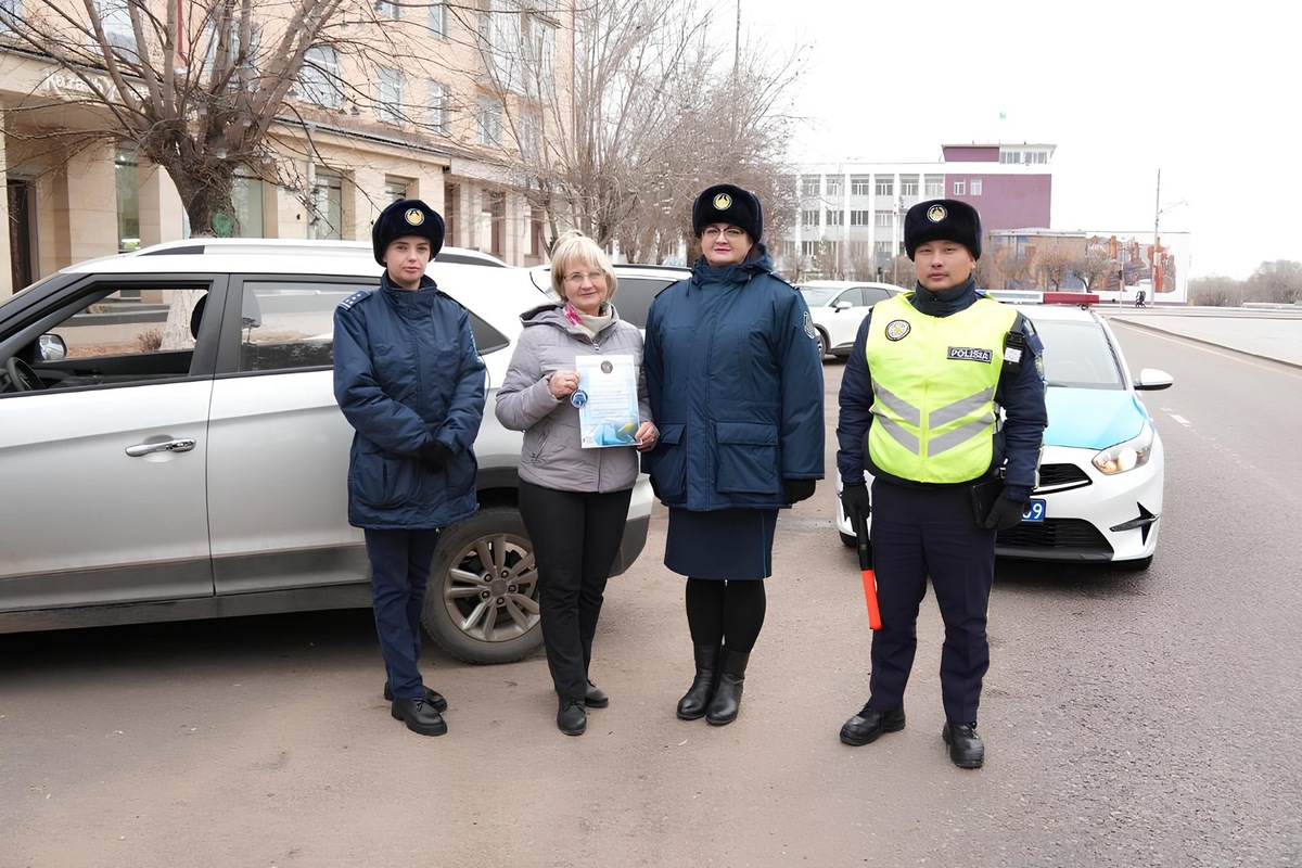    Жительница Караганды получила награду за безукоризненное соблюдение ПДД