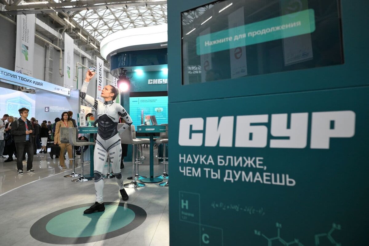   Стенд «СИБУРа» на Конгрессе молодых учёных