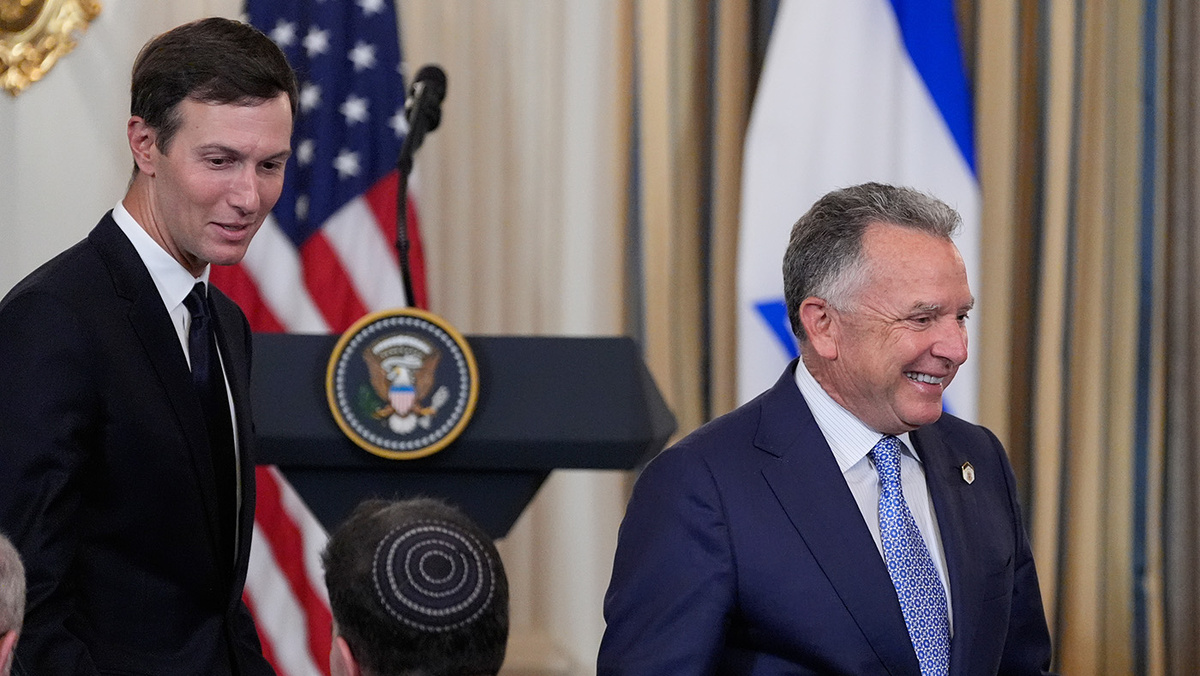   Alex Brandon / AP- Джаред Кушнер и Стив Уиткофф