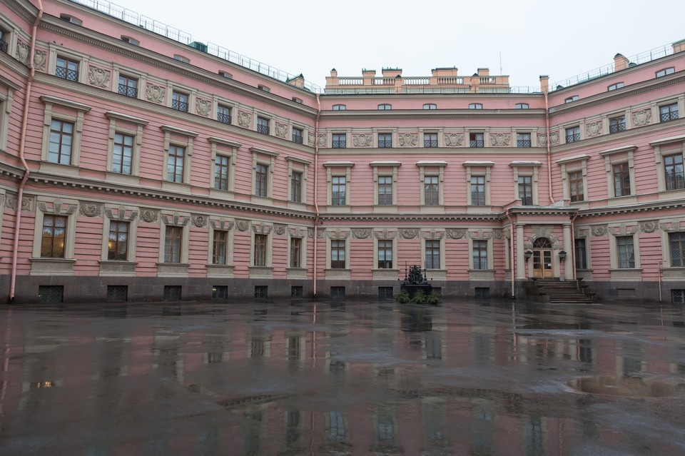    МИхайловский дворец. Олег ЗОЛОТО