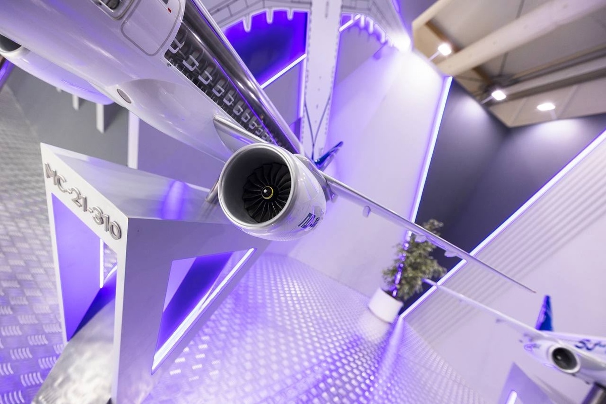 Модель среднемагистрального самолета МС-21-310 с новыми двигателями ПД-14 © ОДК