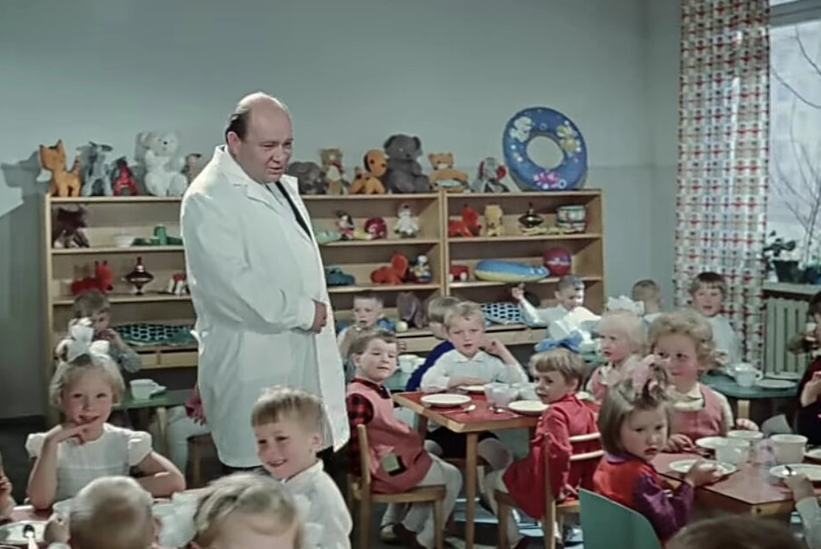 Кадр из фильма "Джентельмены удачи", 1971 год, режиссёр: Александр Серый.