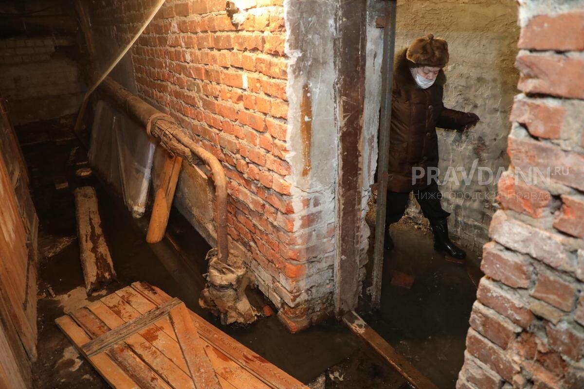    В стоках зачастую находят полиэтиленовые пакеты, остатки пищи, бутылки, полотенца, предметы быта