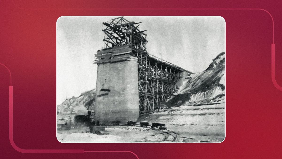 Первая опора. Фото из фондов музея истории ДВЖД.