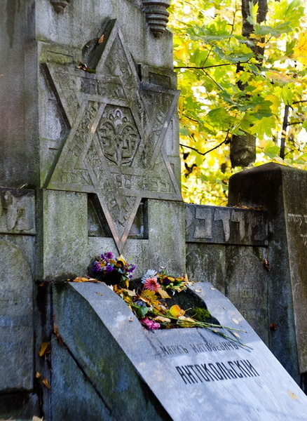 Могила М. М. Антокольского
Преображенское еврейское кладбище в Санкт-Петербурге