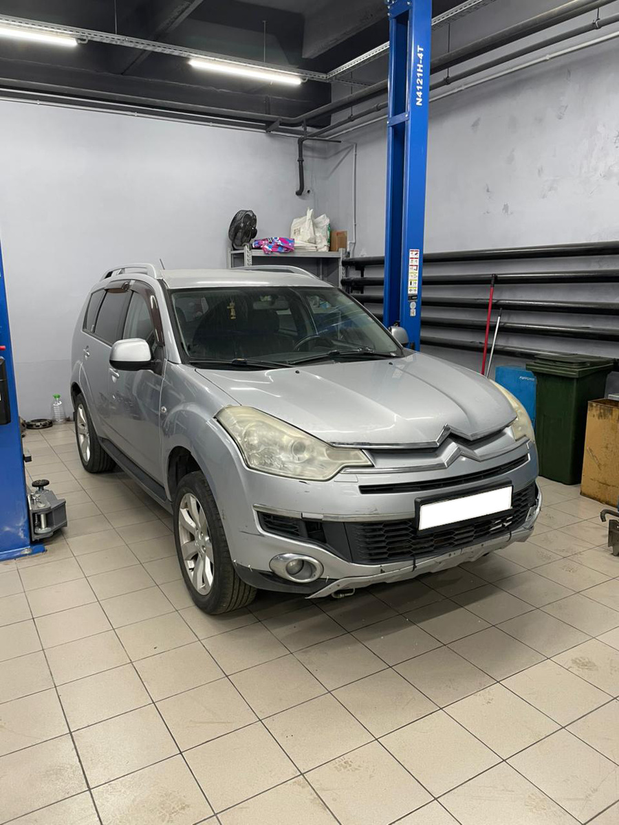 Citroen C-Crosser 2009 года выпуска с двигателем 4B12 объемом 2.4