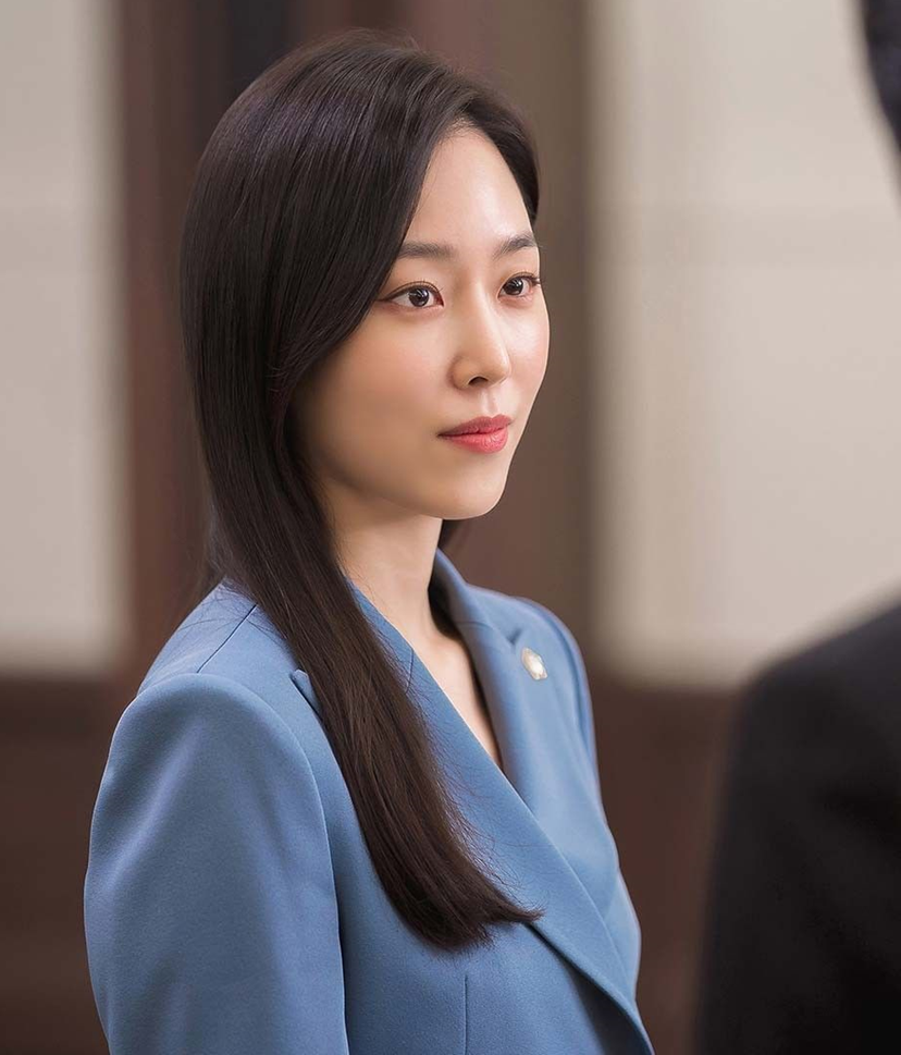 Дорама "Почему она?" 2022