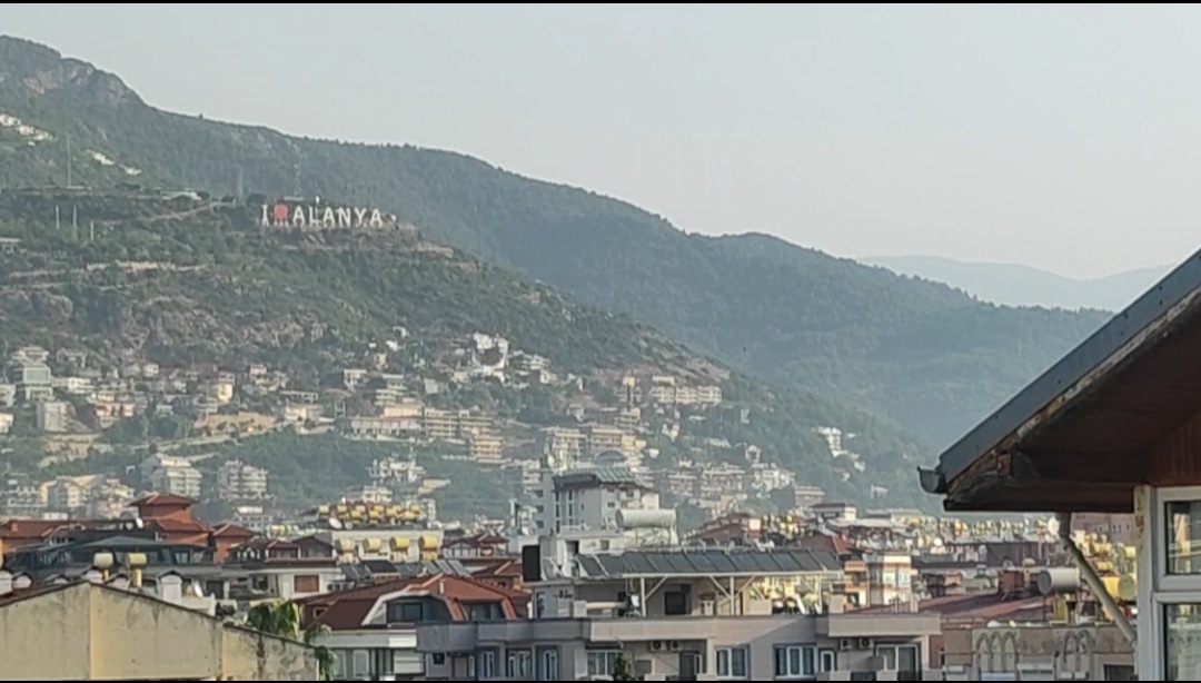 Прекрасное утро и вид с балкона. 