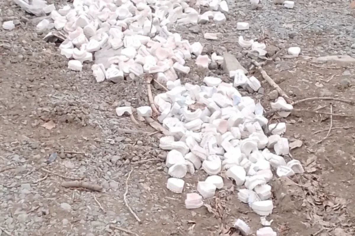    Сотни зубных слепков с фамилиями пациентов выбросили в Нижнем Тагиле