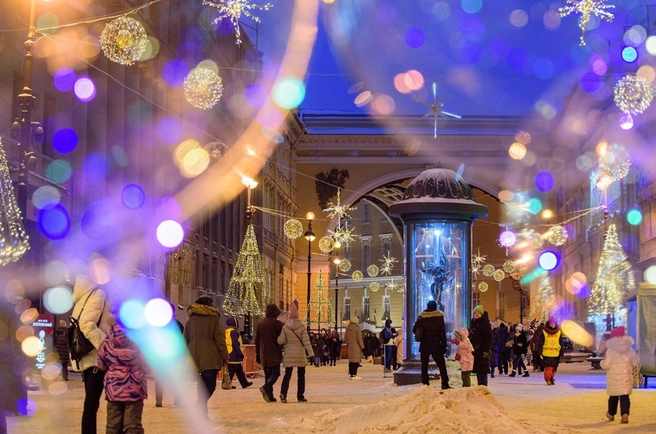 Автор фото: Сергей Ермохин / "Деловой Петербург". По спросу на отдых в даты праздника Петербург уступает лишь Москве.