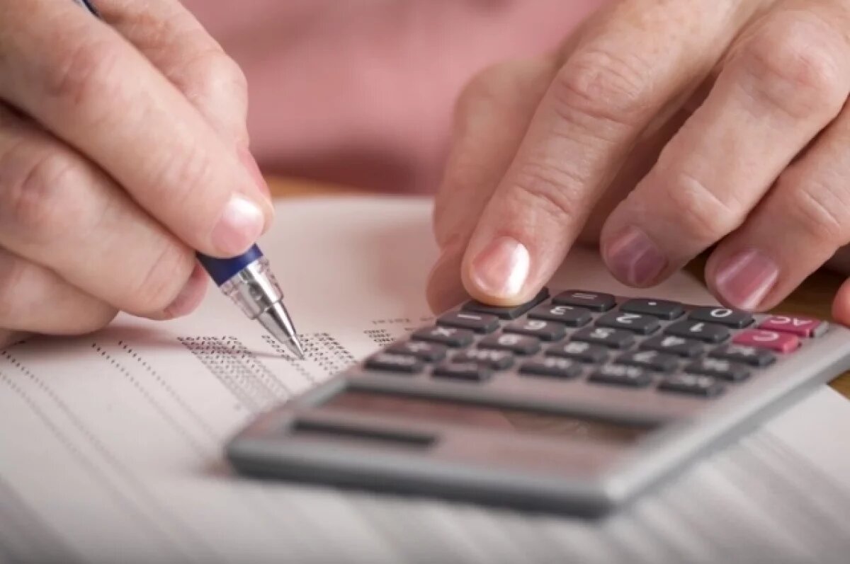    Минфин Великобритании вводит налоги на особняки и такси