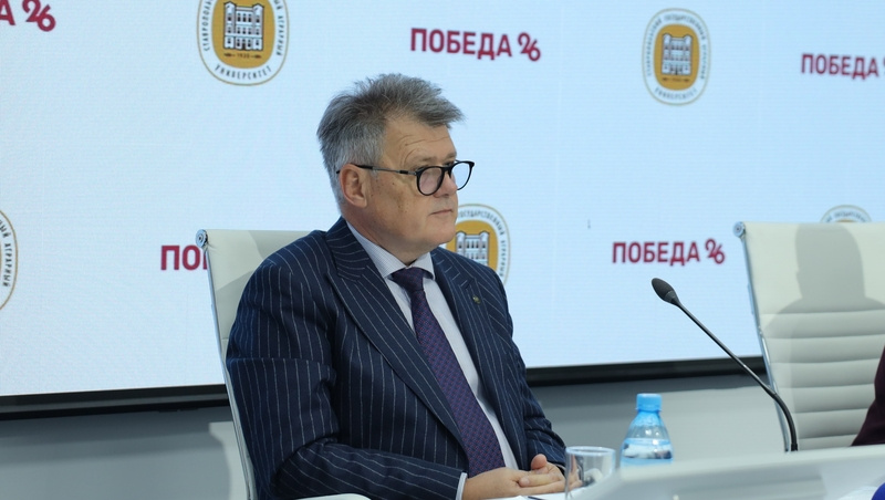    Заместитель управляющего Отделением Ставрополь Южного ГУ Банка России Игорь Шапин на пресс-конференции в РИЦ СК  Фото: Пресс-служба СтГАУ