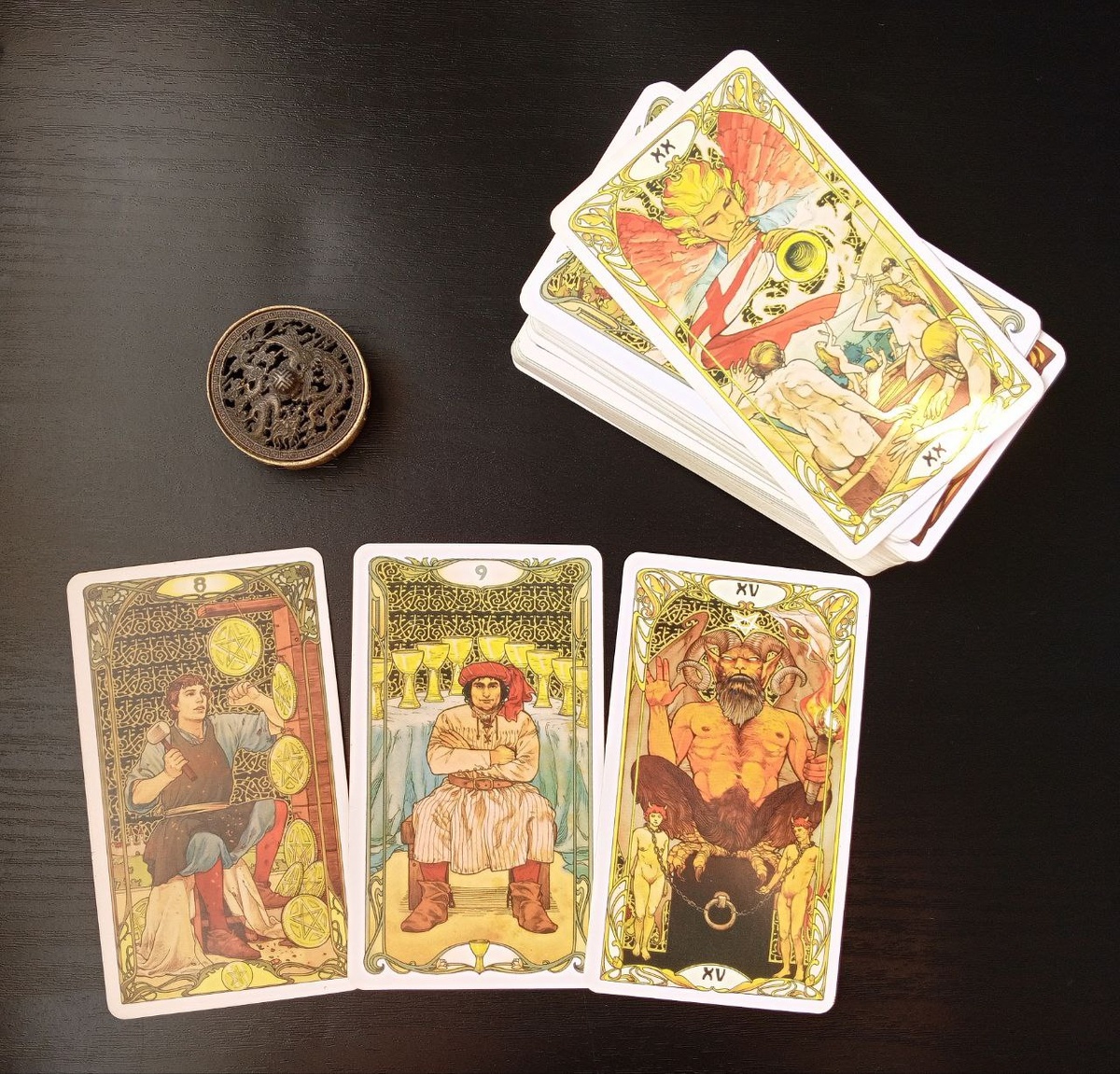 Ответ смотрим на колоде "Золотое таро Арт-нуво"