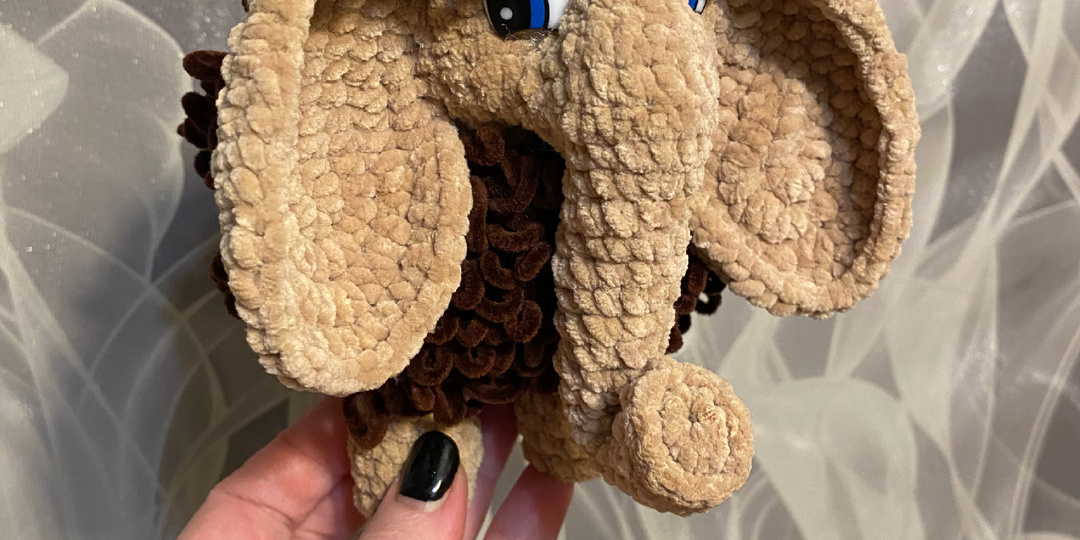 Мастер-Класс "Мамонтенок". Вязание крючком из плюшевой пряжи.