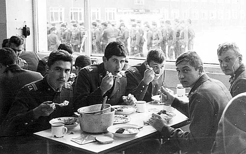 Приём пищи...