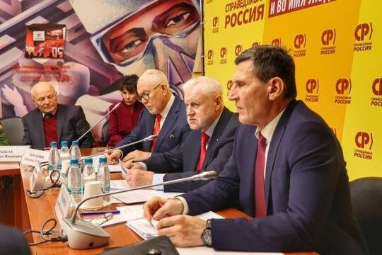    В Госдуме обсудили вопросы патриотического воспитания молодёжи