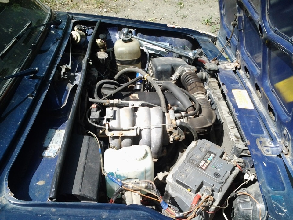 Инжекторные двигатели, которые устанавливались на ВАЗ-2104:
ВАЗ-2104. Инжекторный двигатель объёмом 1,5 литра, производился с 2004 по 2012 годы, является модификацией мотора 2103 с распределённым впрыском топлива. Мощность — 68 лошадиных сил.
ВАЗ-21067. Инжекторный двигатель объёмом 1,6 литра, производился с 2005 по 2012 год, предлагался в двух версиях: под Евро 2 (индекс 21067-10) и под Евро 3 (индекс 21067-20). Мощность — 72–75 лошадиных сил.