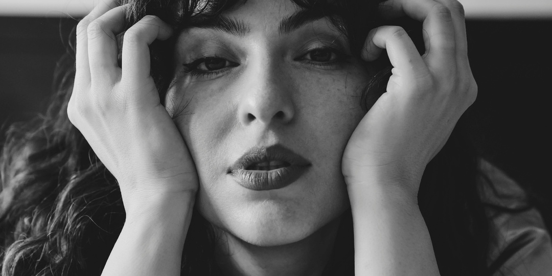 Как ведет себя взрослая женщина с низкой самооценкой