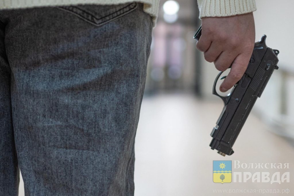 Фото: Владивосток1.ру📷    «В краевой больнице с ожогами глаз»: во Владивостоке школьник открыл стрельбу по одноклассникам
