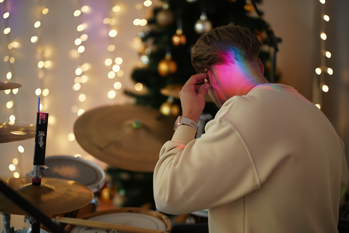 Для музыканта сейчас самый активный сезон - отчетные концерты учеников и мои личные выступления - все здесь и сейчас и побольше!)