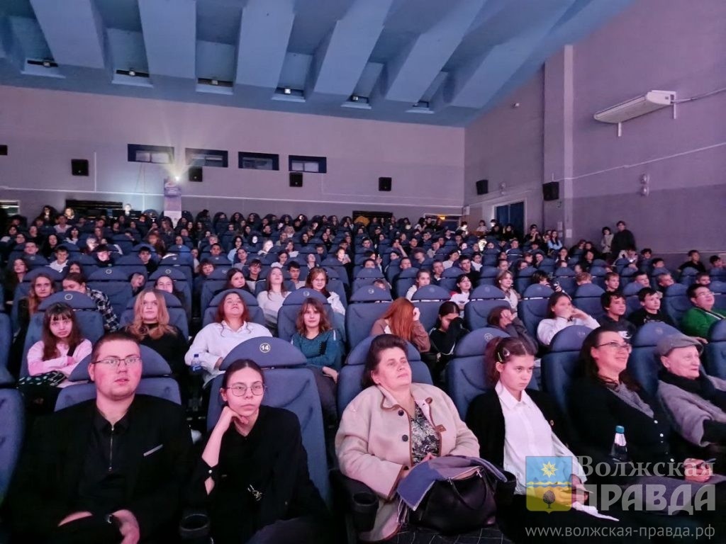     «Верь в себя»: актер кино Николай Перминов рассказал школьникам Волжского свою личную историю
