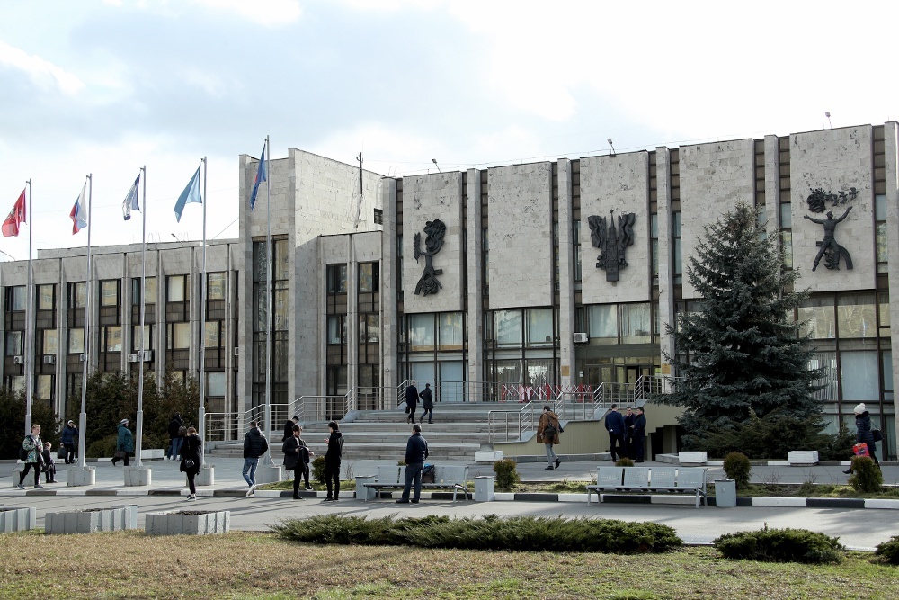    В 2026 году МГИМО начнет прием документов на поступление 20 июня. Окончание приема документов - 15 июля (для тех, кто сдает дополнительные экзамены или поступает не по ЕГЭ) и 25 июля (для всех остальных). / Валерий Шарифулин/ТАСС