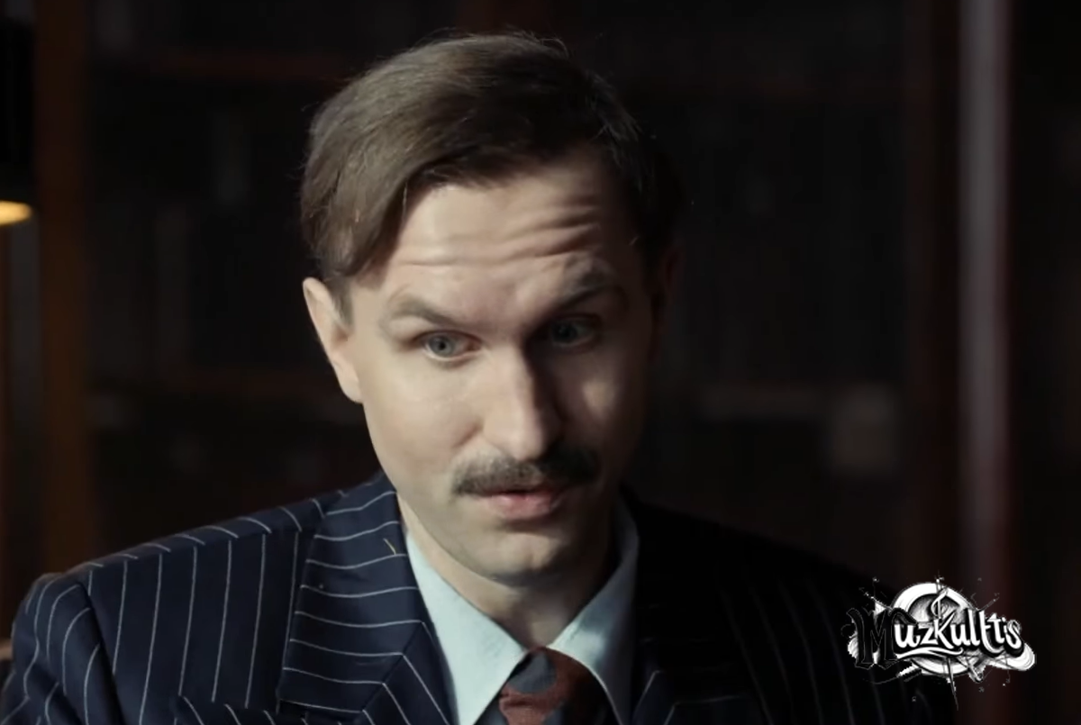 Когда смотришь на этого "героя" в исполнении Ивана, хочется плевать в экран. Роль, безусловно, удалась.