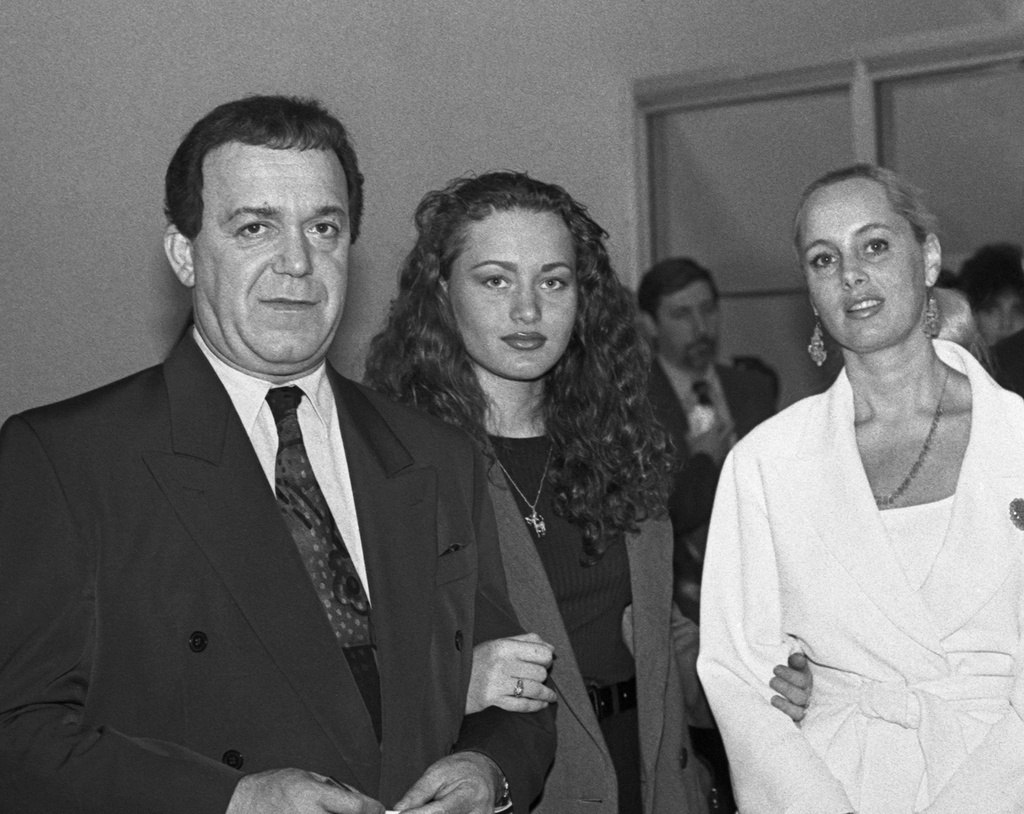 Иосиф Кобзон со своей дочерью Натальей и супругой Нинель Михайловной. Лев Медведев, 1993 год, архив Льва Медведева.
