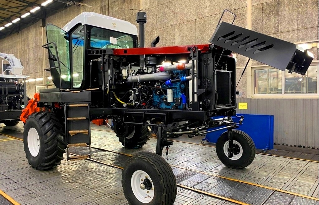 Самоходная косилка KSU 1 в сборочном цеху завода Ростсельмаш в Ростове-на-Дону