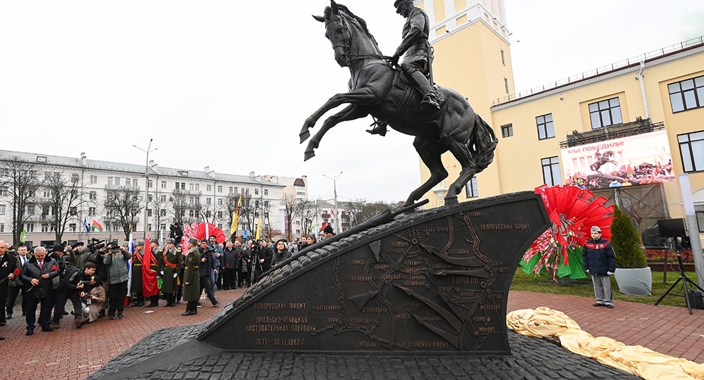 В Гомеле открыт памятник маршалу Константину Рокоссовскому